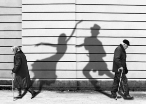 Don’t let your dreams die with you…. Black-and-white-couple-old-shadows-spirit-favim-com-103605